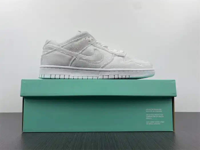 Rep Dover Street Market x Nike Dunk Low Triple White DH2686-100