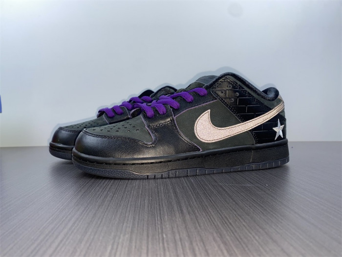 Onekick Familia x Nike SB Dunk Low First Avenue DJ1159-001