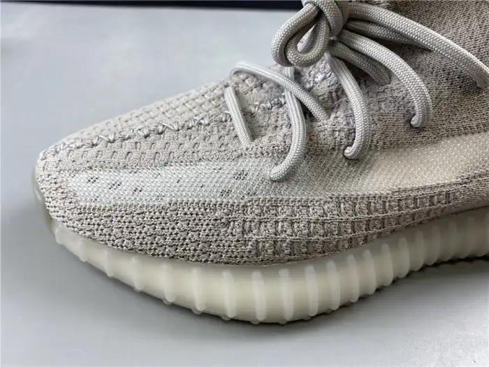 Rep Adidas Yeezy Boost 350 V2 Tail Light FX9017