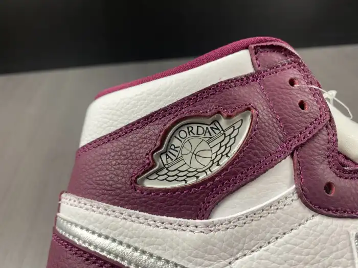 Air Jordan 1 High OG Bordeaux 555088-611