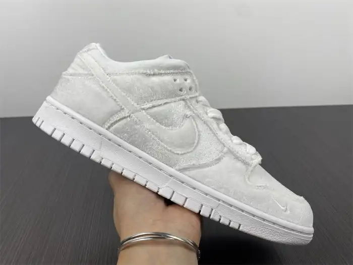 Rep Dover Street Market x Nike Dunk Low Triple White DH2686-100