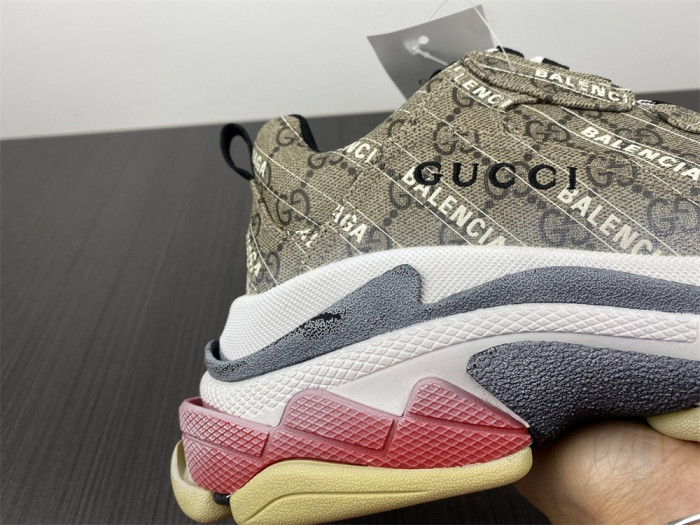 Onekick GUCC*BLCG TRIPLE S SNEAKER 677192 ULZ10 9795