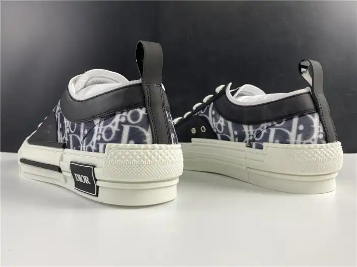 DR B23 Low Top Oblique Sneaker Black & White