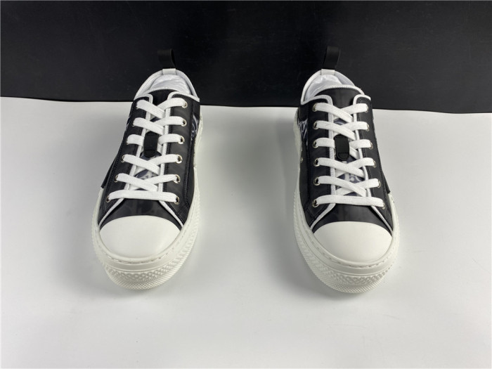 DR B23 Low Top Oblique Sneaker Black & White