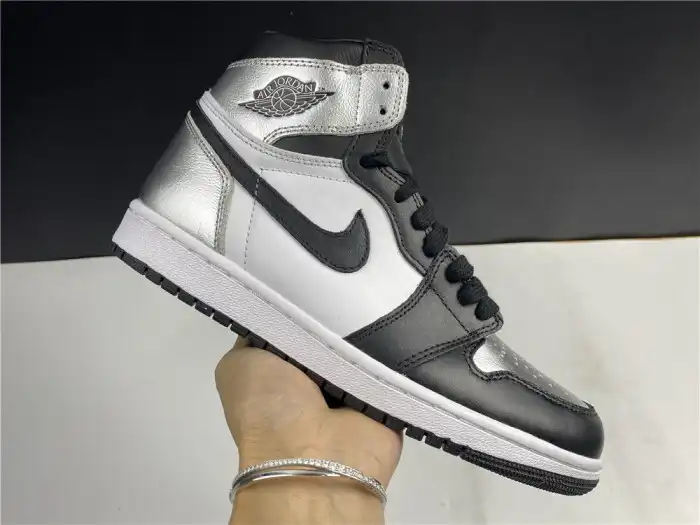 AIR JORDAN 1 HIGH OG WMNS SILVER TOE CD0461-001