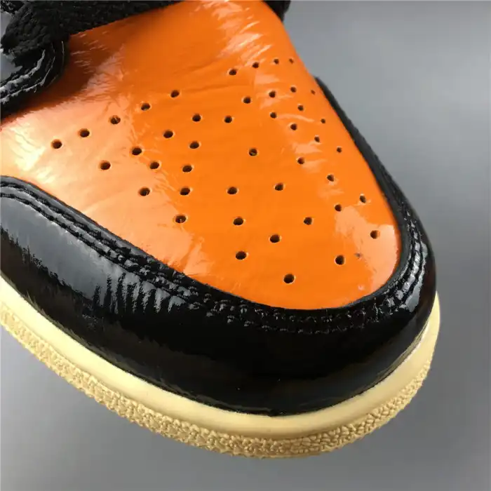 Air Jordan 1 Retro High Shattered Backboard 3.0 - 555088-028