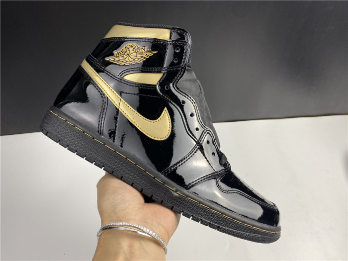 AIR JORDAN 1 RETRO HIGH BLACK METALLIC GOLD (2020) 555088-032