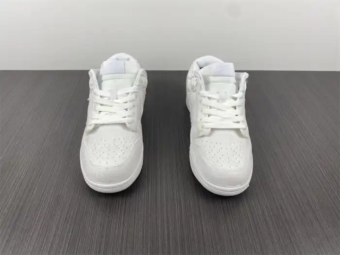 Rep Dover Street Market x Nike Dunk Low Triple White DH2686-100