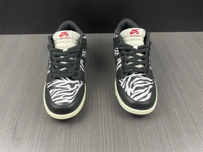 Cheap Quartersnacks x Dunk Low SB 'Little Debbies Zebra Cakes' DM3510-001