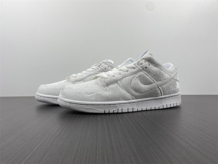 Onekick Dover Street Market x Nike Dunk Low Triple White DH2686-100