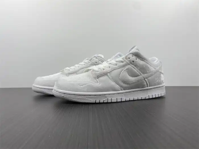 Rep Dover Street Market x Nike Dunk Low Triple White DH2686-100