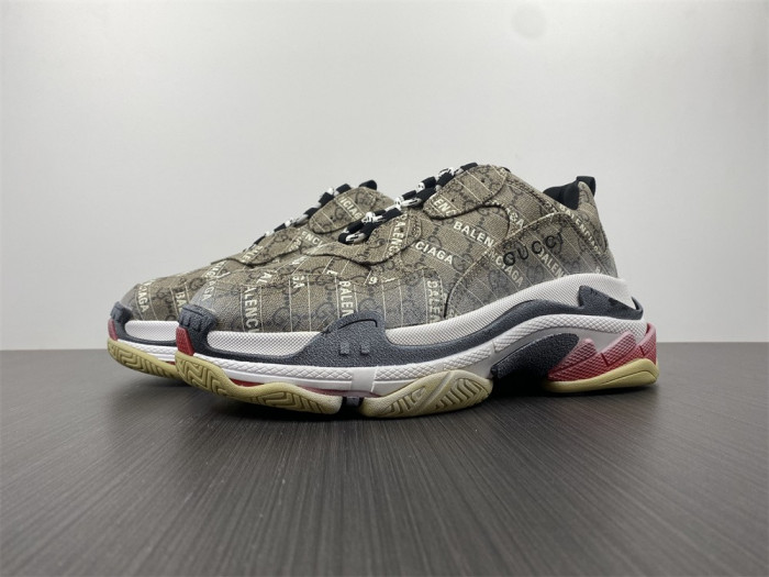 Onekick GUCC*BLCG TRIPLE S SNEAKER 677192 ULZ10 9795