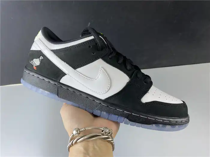 Nike SB Dunk Low Staple Panda Pigeon BV1310-013