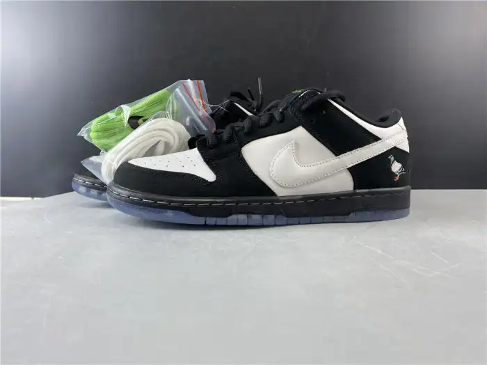 Nike SB Dunk Low Staple Panda Pigeon BV1310-013