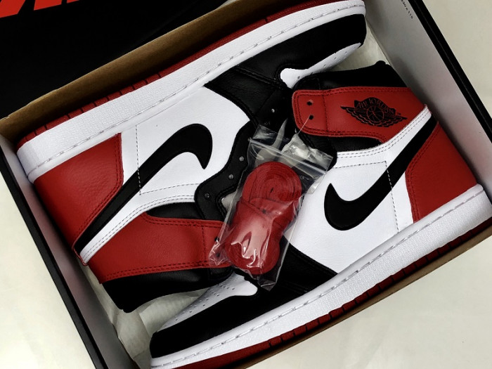 Onekick Air Jordan 1 Retro Black Toe 555088-125