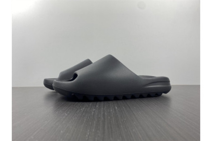 Onekick ADIDAS YEEZY SLIDE ONYX HQ6448