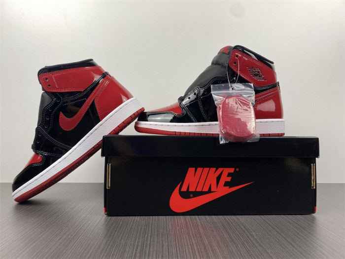 Air Jordan 1 High OG Bred Patent 555088-063