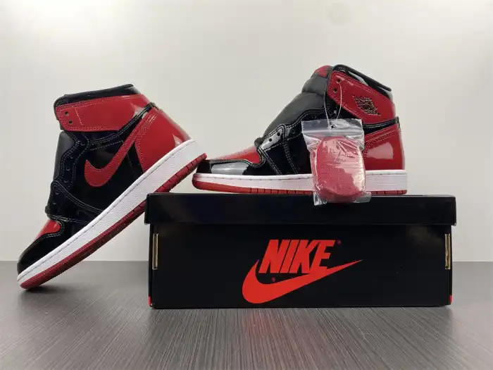 Air Jordan 1 High OG Bred Patent 555088-063