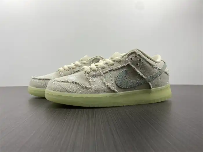 Nike SB Dunk Low Mummy DM0774-111