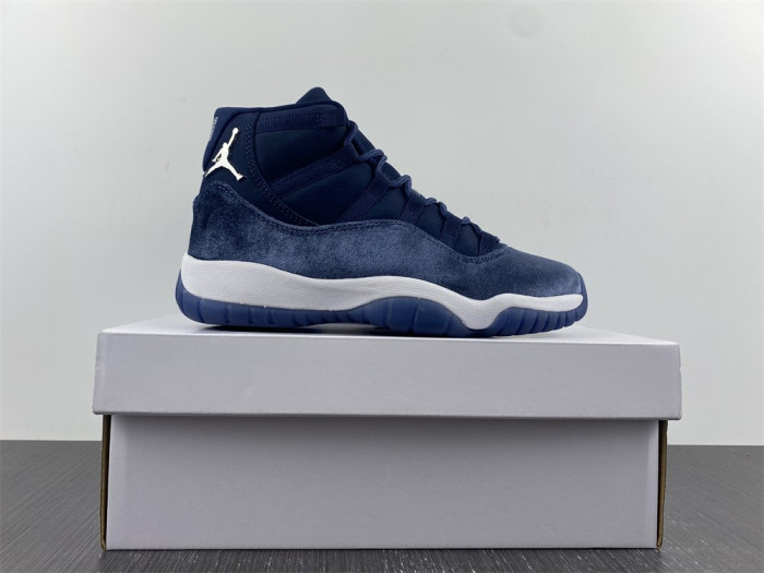 AIR JORDAN 11 VELVET WMNS MIDNIGHT NAVY AR0715-441