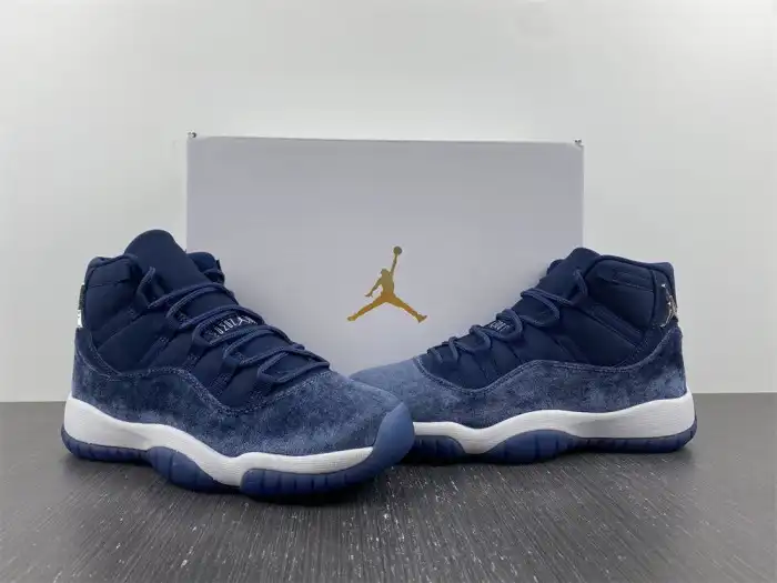 AIR JORDAN 11 VELVET WMNS MIDNIGHT NAVY AR0715-441