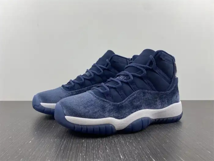 AIR JORDAN 11 VELVET WMNS MIDNIGHT NAVY AR0715-441