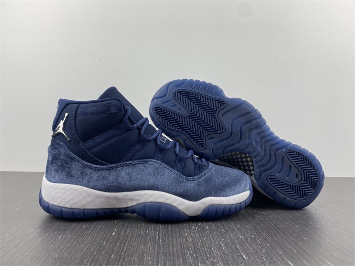 AIR JORDAN 11 VELVET WMNS MIDNIGHT NAVY AR0715-441