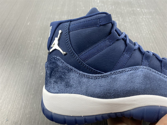 AIR JORDAN 11 VELVET WMNS MIDNIGHT NAVY AR0715-441