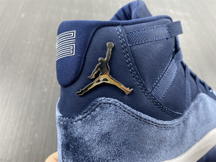 AIR JORDAN 11 VELVET WMNS MIDNIGHT NAVY AR0715-441