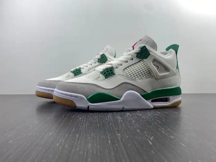 Onekick Nike SB x Air Jordan 4 Pine Green DR5415-103