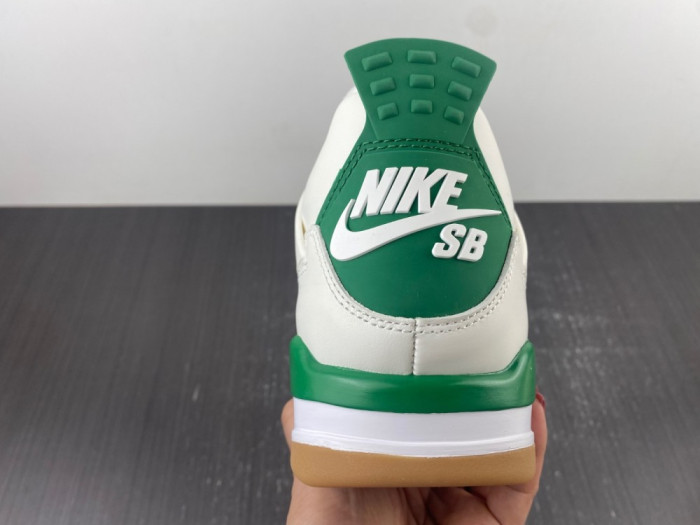 Nike SB x Air Jordan 4 Pine Green DR5415-103