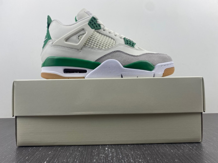 Nike SB x Air Jordan 4 Pine Green DR5415-103