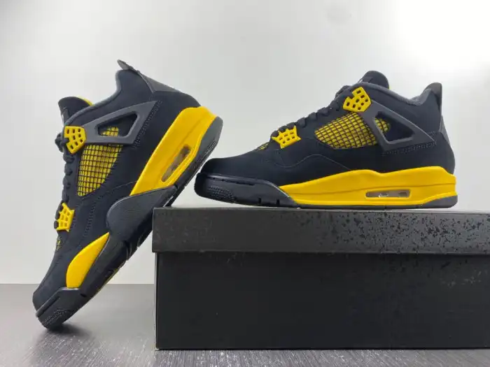 Air Jordan 4 Retro 