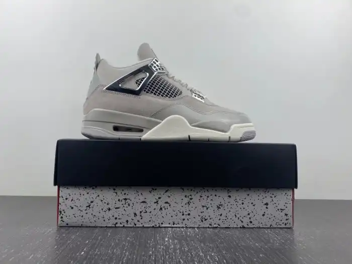 Air Jordan 4 Frozen Moments AQ9129-001