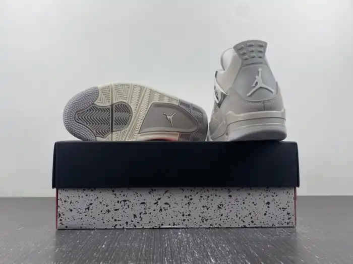 Air Jordan 4 Frozen Moments AQ9129-001