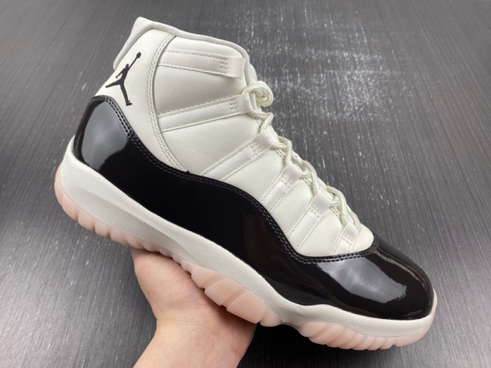 Air Jordan 11 Neapolitan AR0715-101