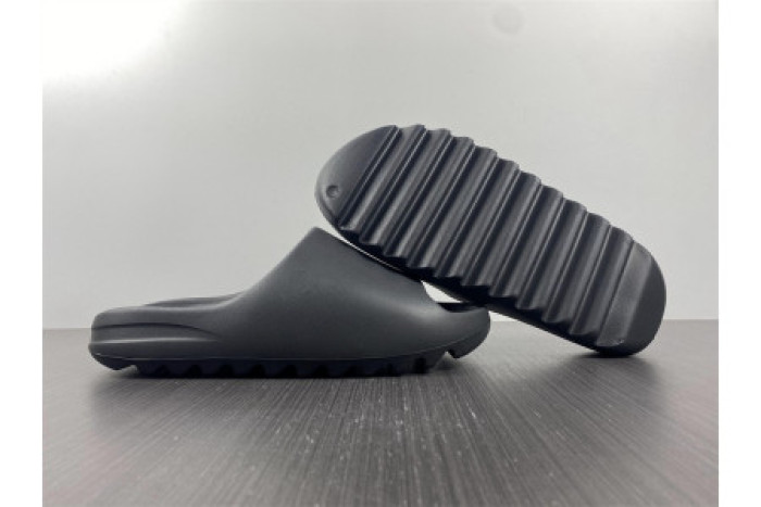 Onekick ADIDAS YEEZY SLIDE ONYX HQ6448