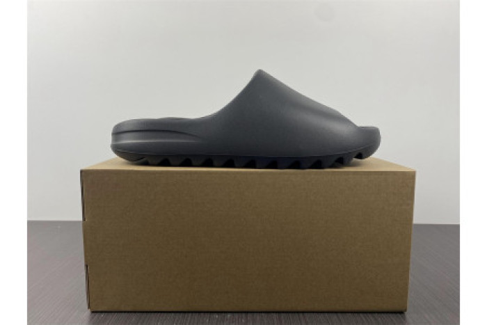 Onekick ADIDAS YEEZY SLIDE ONYX HQ6448