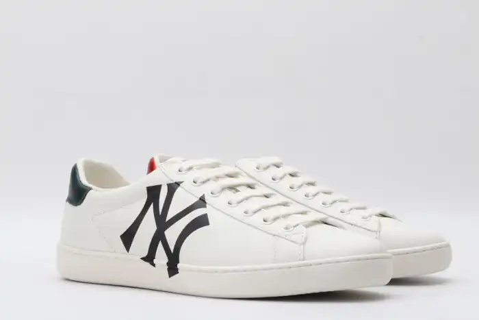 GUCC LOW-TOP SNEAKER