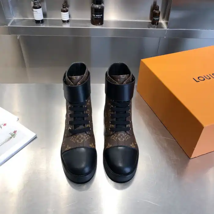 Rep LOUS VUITON WONDERLAND FLAT RANGER BOOTS