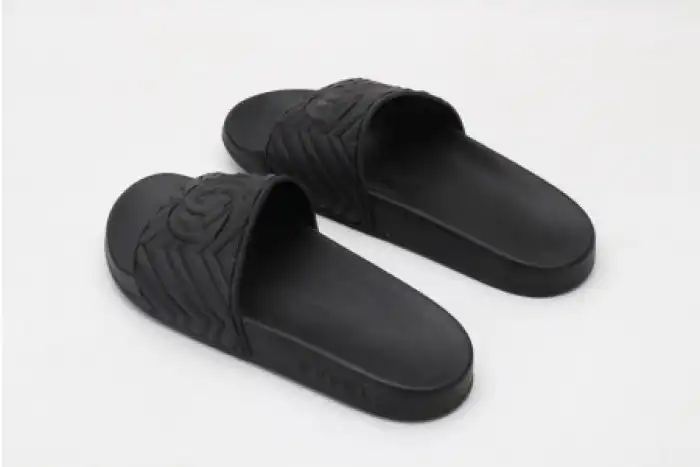 Rep GUCC SLIPPERS ALL BLACK