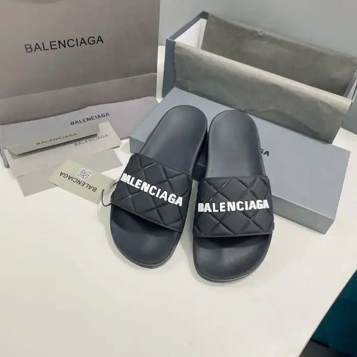 Cheap BLCG SLIPPERS