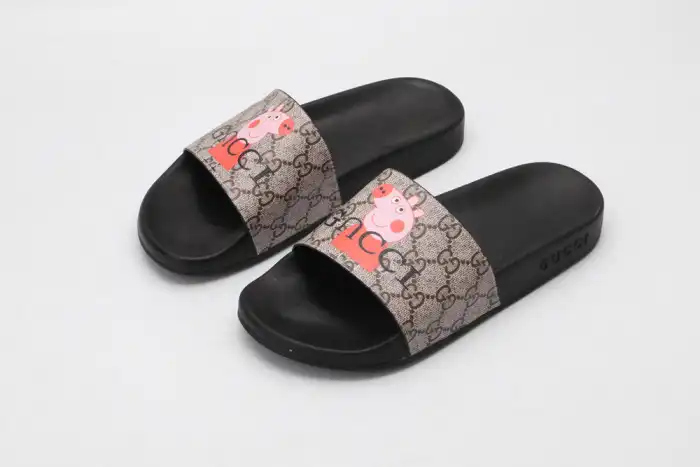 GUCC SLIPPERS