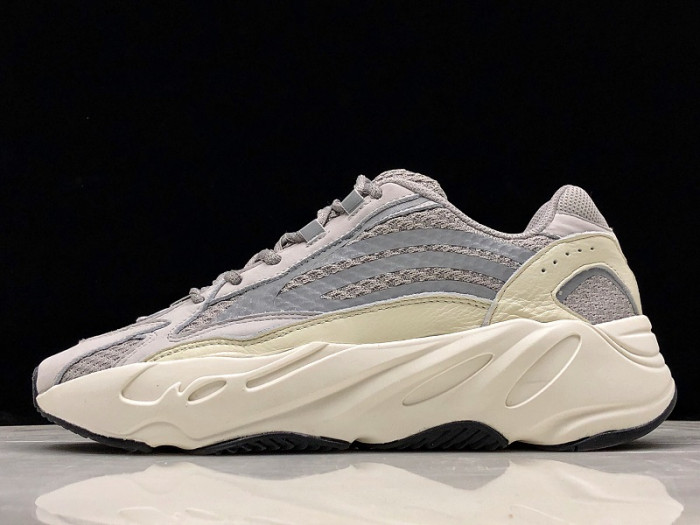 Onekick Adidas Yeezy Boost 700 V2 Static EF2829