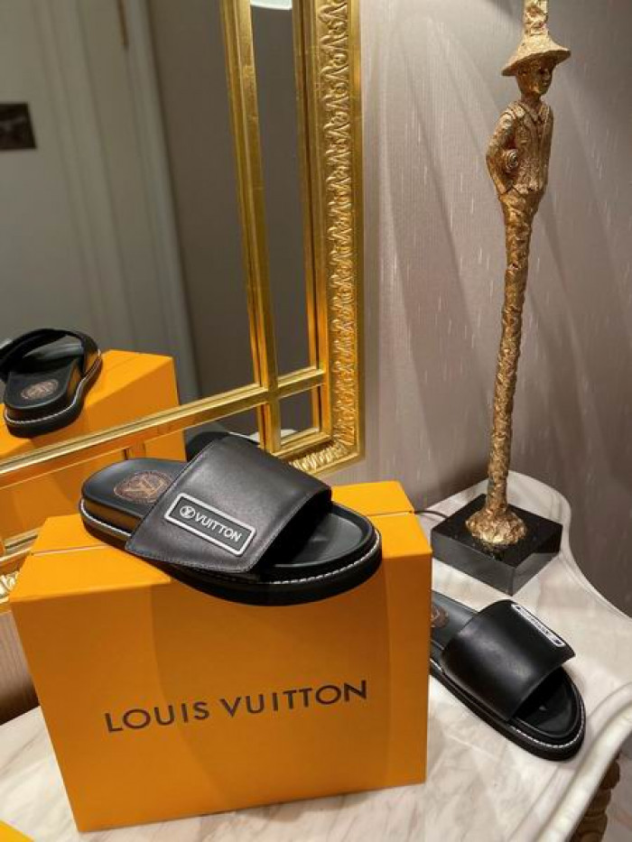 LV SLIPPERS