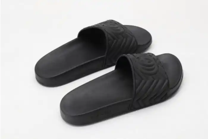 Rep GUCC SLIPPERS ALL BLACK