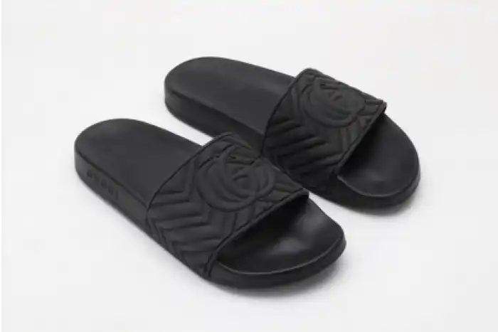 Rep GUCC SLIPPERS ALL BLACK