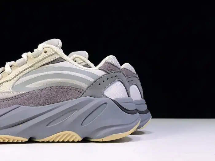 Rep Adidas Yeezy Boost 700 v2 Tephra FU7914