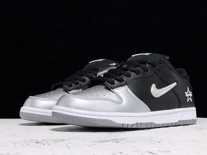 Onekick Nike SB Dunk Low Jewel Swoosh Silver CK3480-001