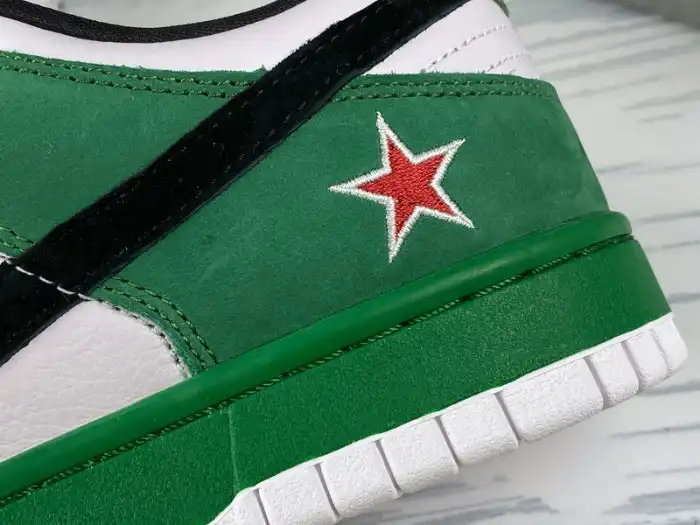 Cheap Nike Dunk SB Low Heineken 304292-302